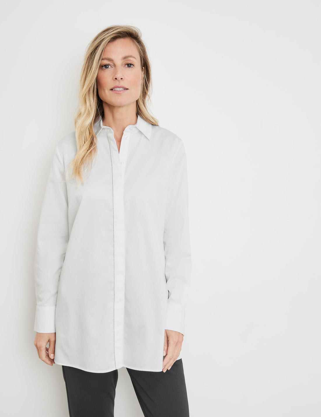 Classic Long Blouse With Side Slits And Gathers_160048-66401_99600_01