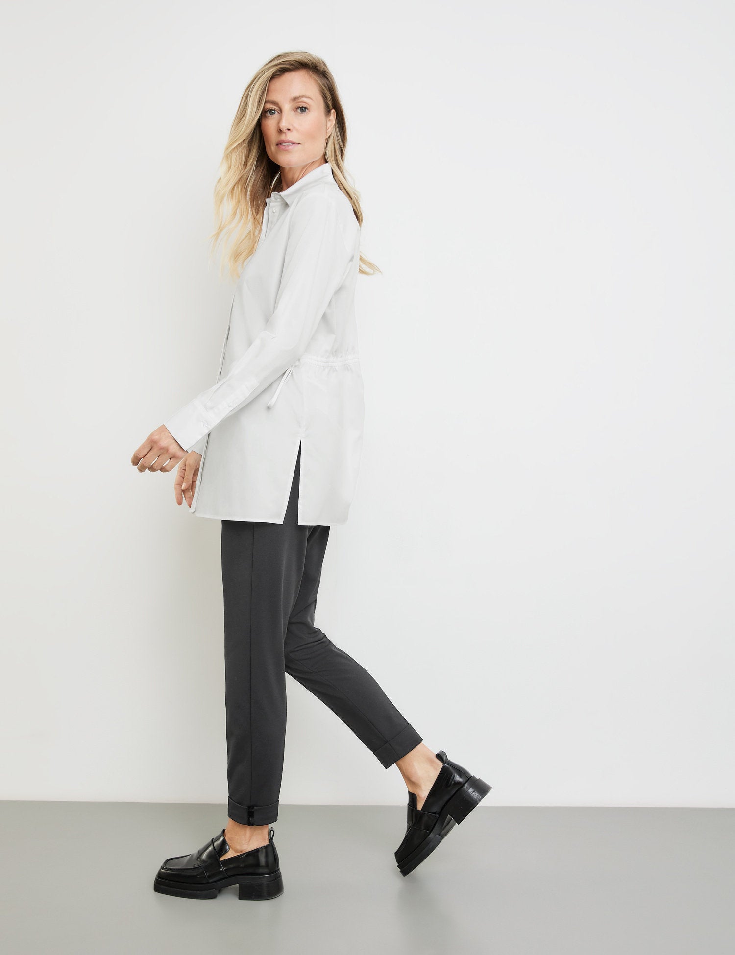 Classic Long Blouse With Side Slits And Gathers_160048-66401_99600_05