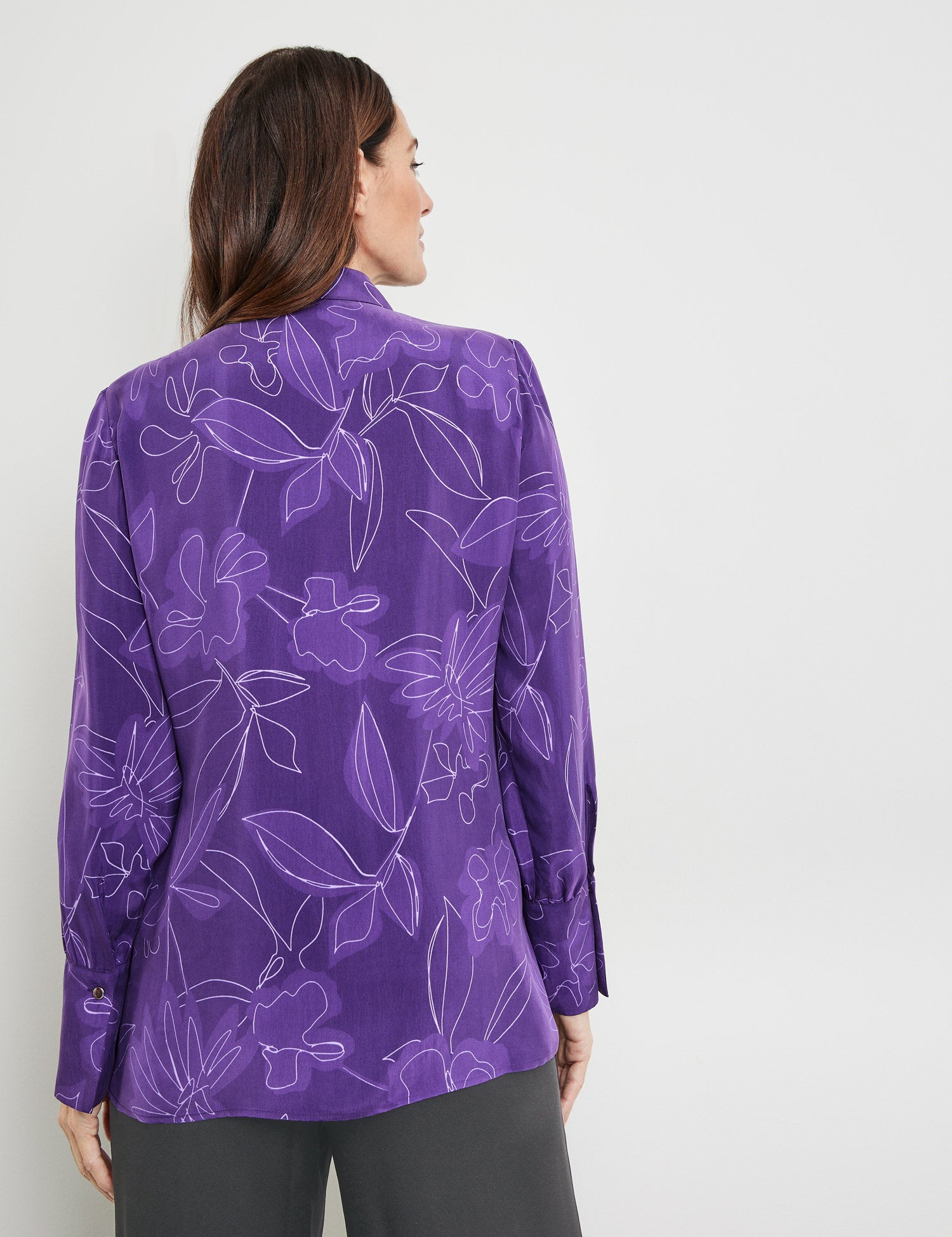 Long Sleeve Blouse With A Floral Pattern And Hem Slits_160062-66452_3039_06