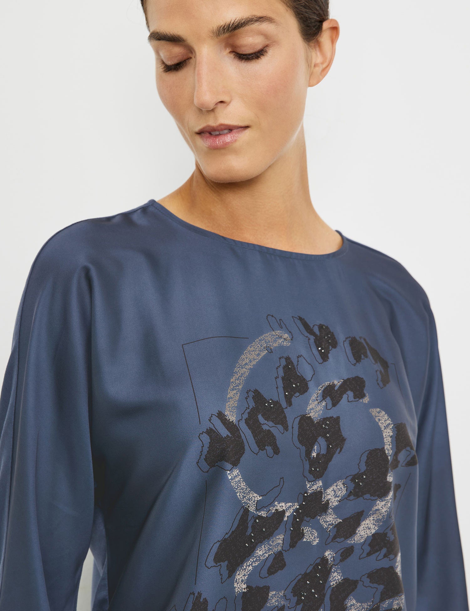 Blouse Top With Fabric Panelling And A Front Print_170095-44002_80929_04