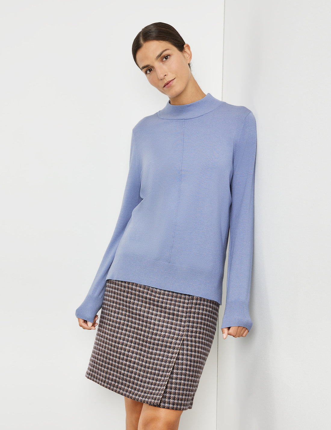 Jumper In A Knit Blend With An Elongated Back_170529-44723_80191_01