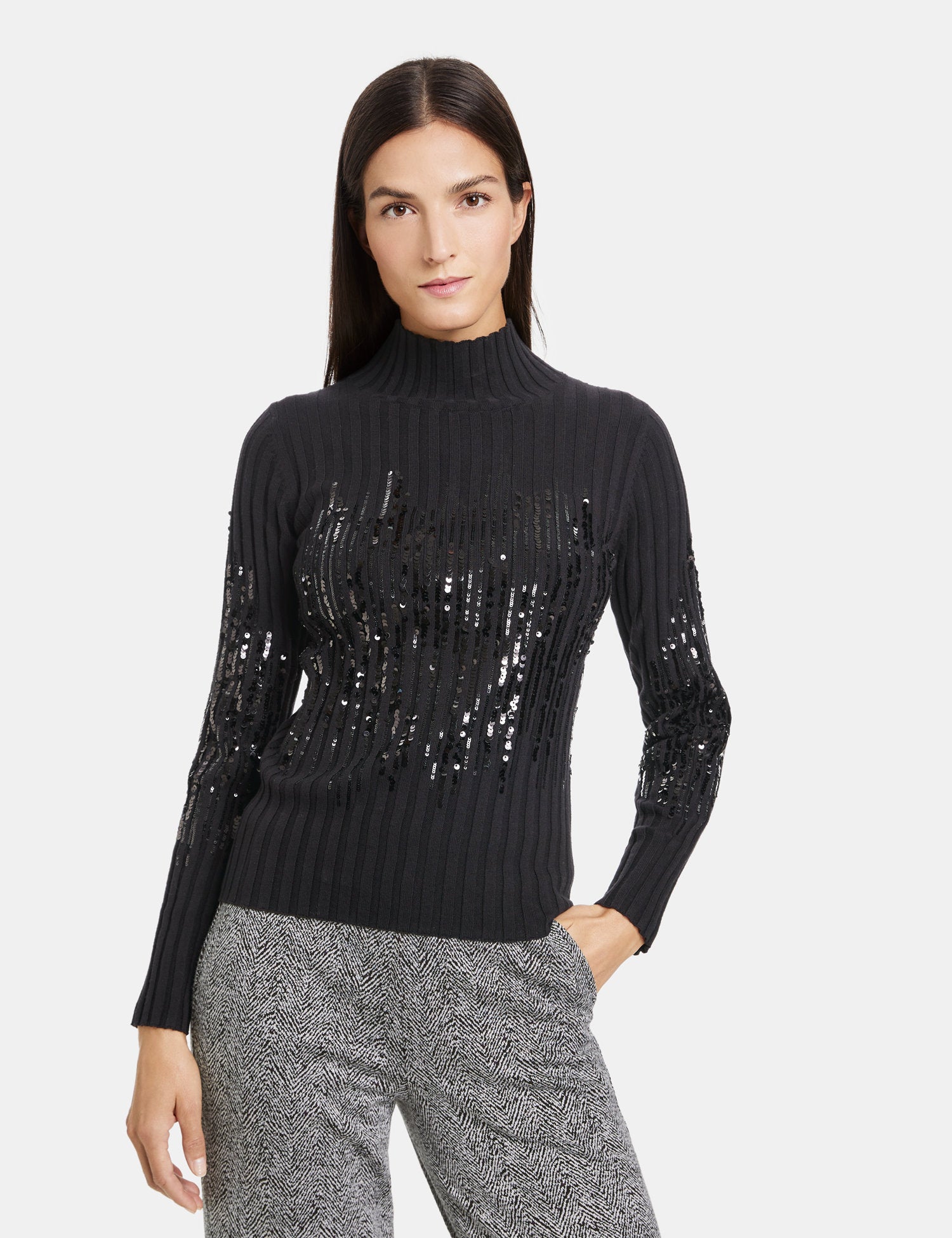 Sweater With A Percentage Of Silk And Sequin Trim_170566-44740_11000_03