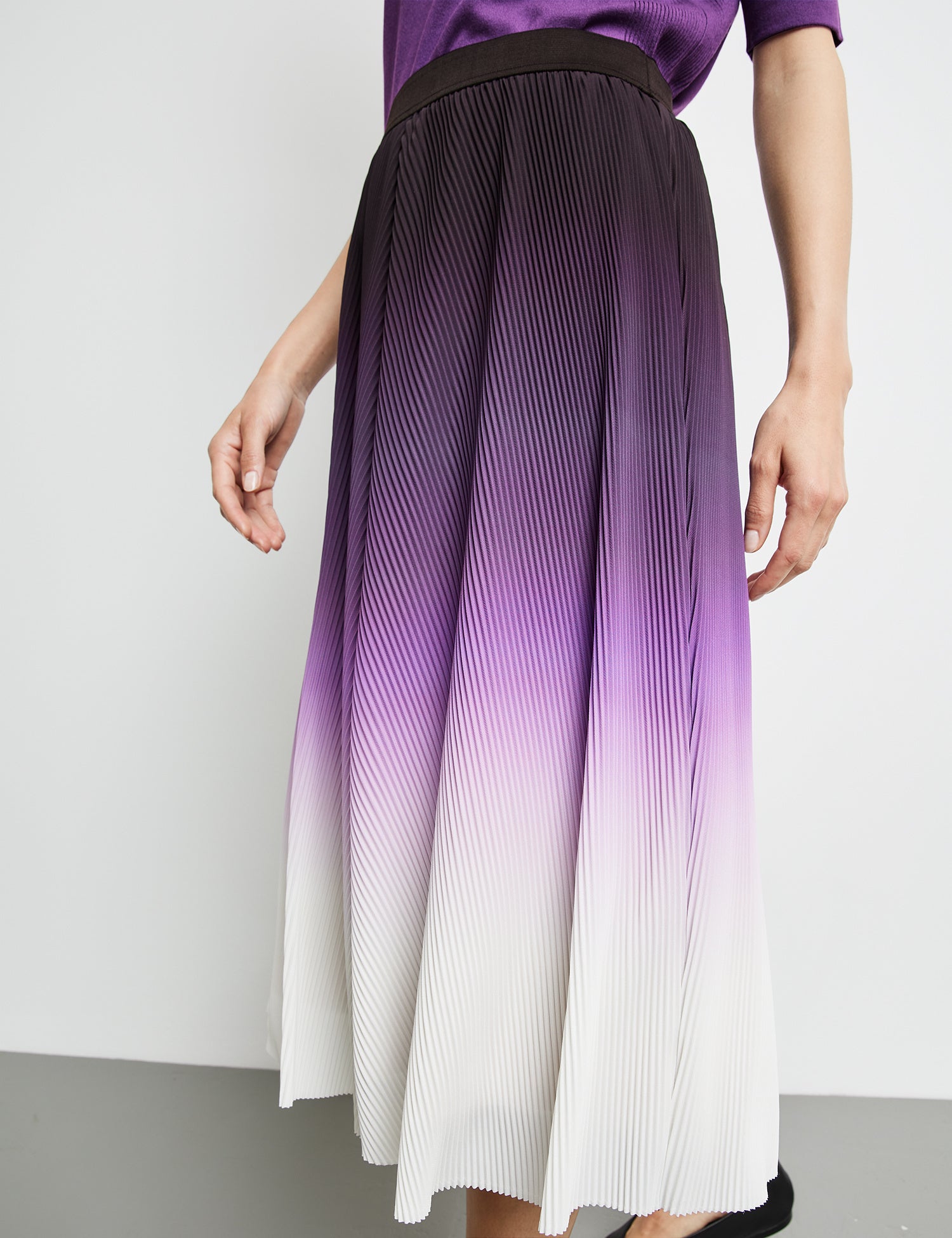 Pleated Skirt With Colour Gradiation And Elasticated Waistband_04