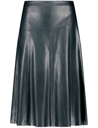 Slightly Flared Faux Leather Skirt_210020-31223_50939_02