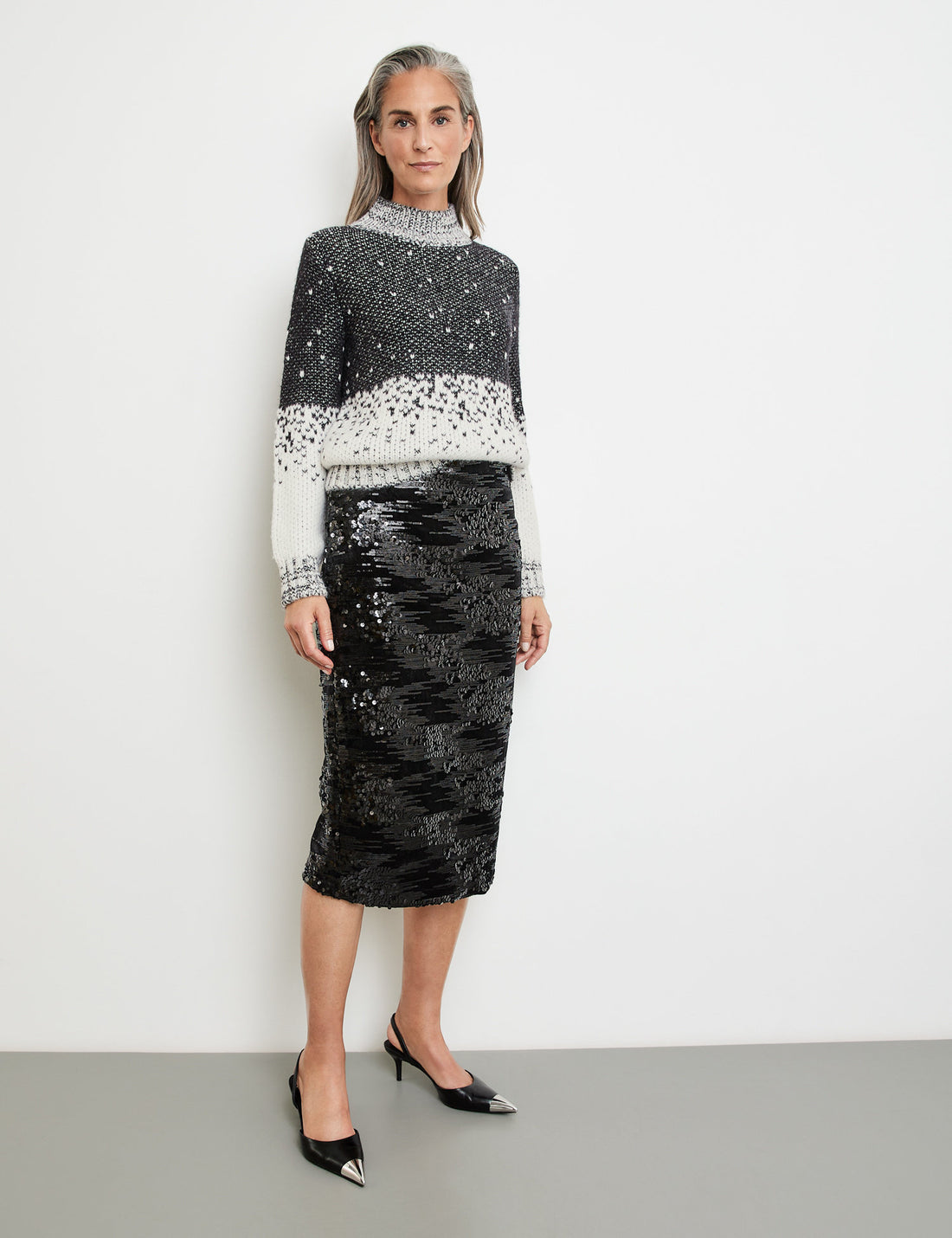 Pencil Skirt With Sequins And A Dividing Seam_210023-31529_11000_01