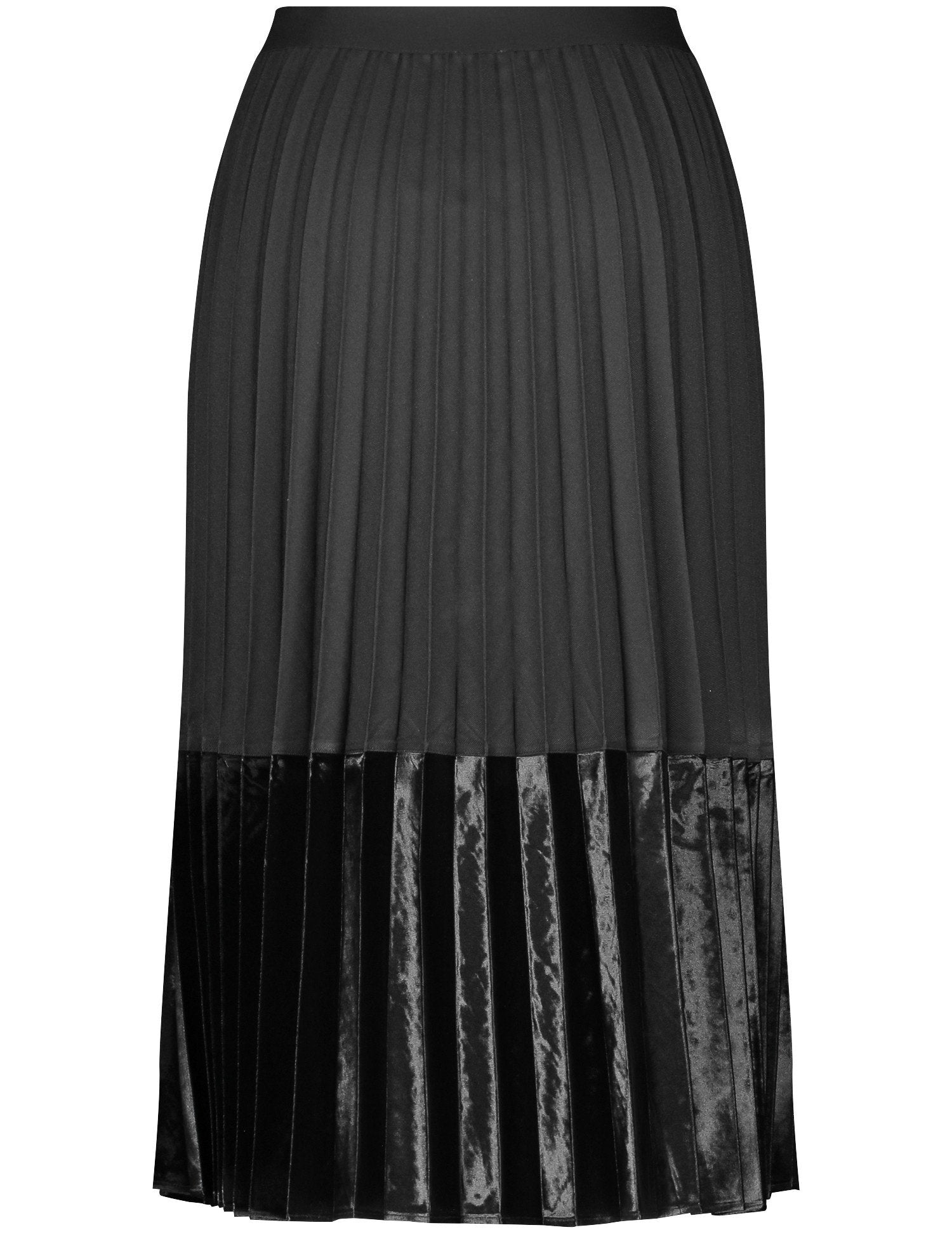 Flowing Pleated Skirt With A Set-In Velvet Section_210024-31523_11000_03
