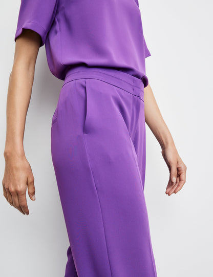 Flowing Trousers With Pressed Pleats_220002-31222_30904_04