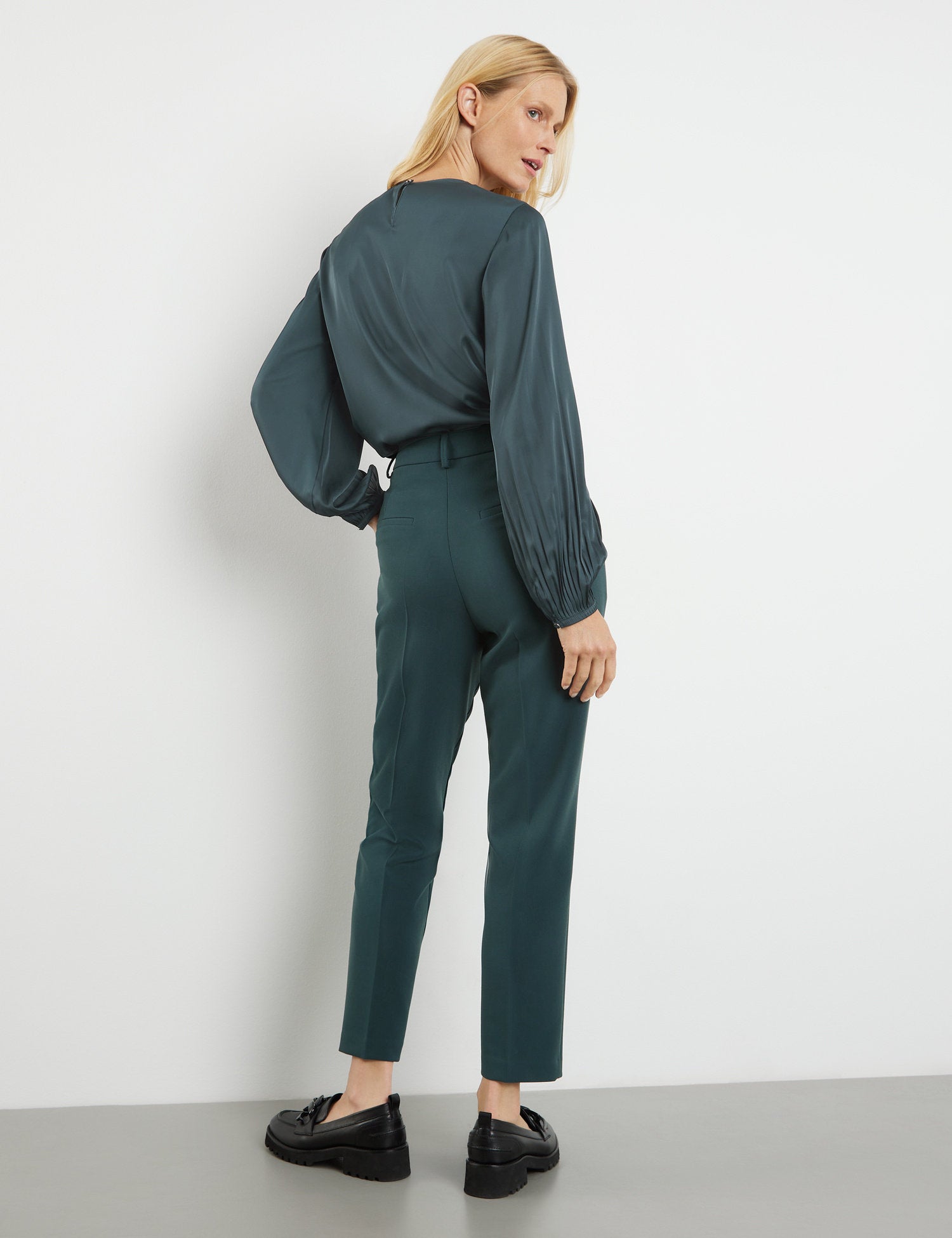 7/8-Length Trousers With Vertical Pintucks_220029-31340_50939_06