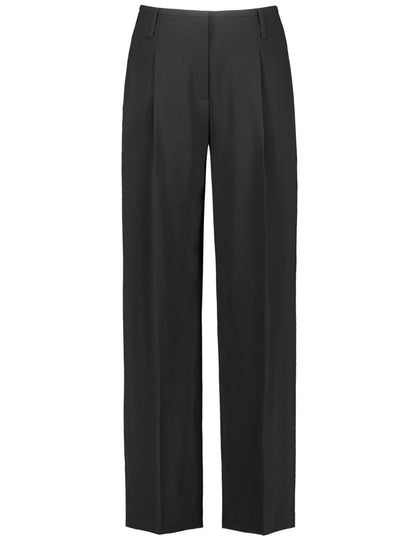Flowing Trousers With Waist Pleats And A Wide Leg_220045-71944_11000_02