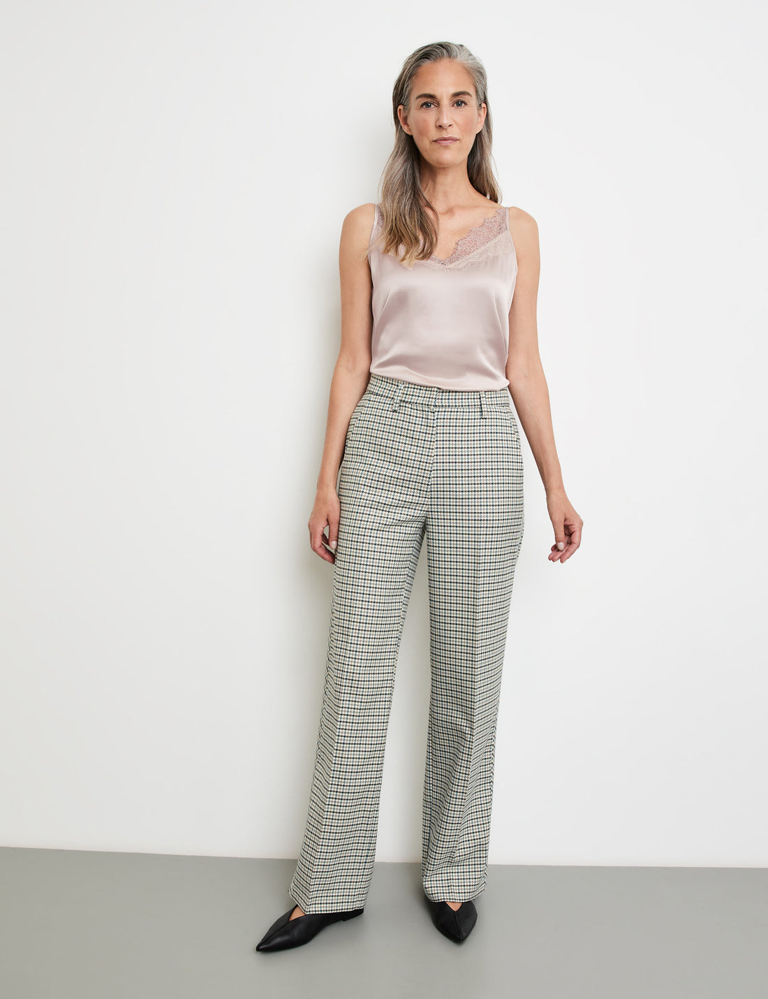 Chic Cloth Trousers With A Wide Leg_220046-31327_9055_01