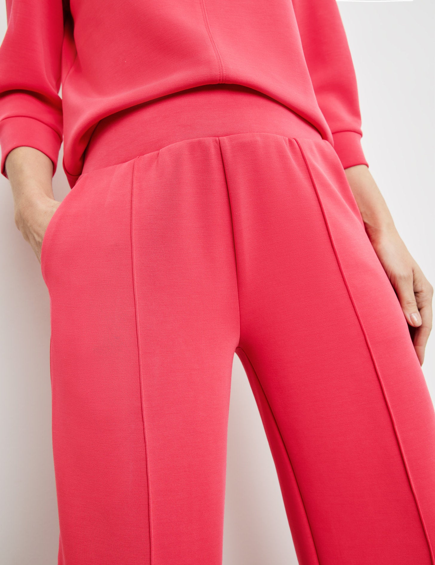 Wide Cloth Trousers With Vertical Pintucks_222188-44020_60140_04