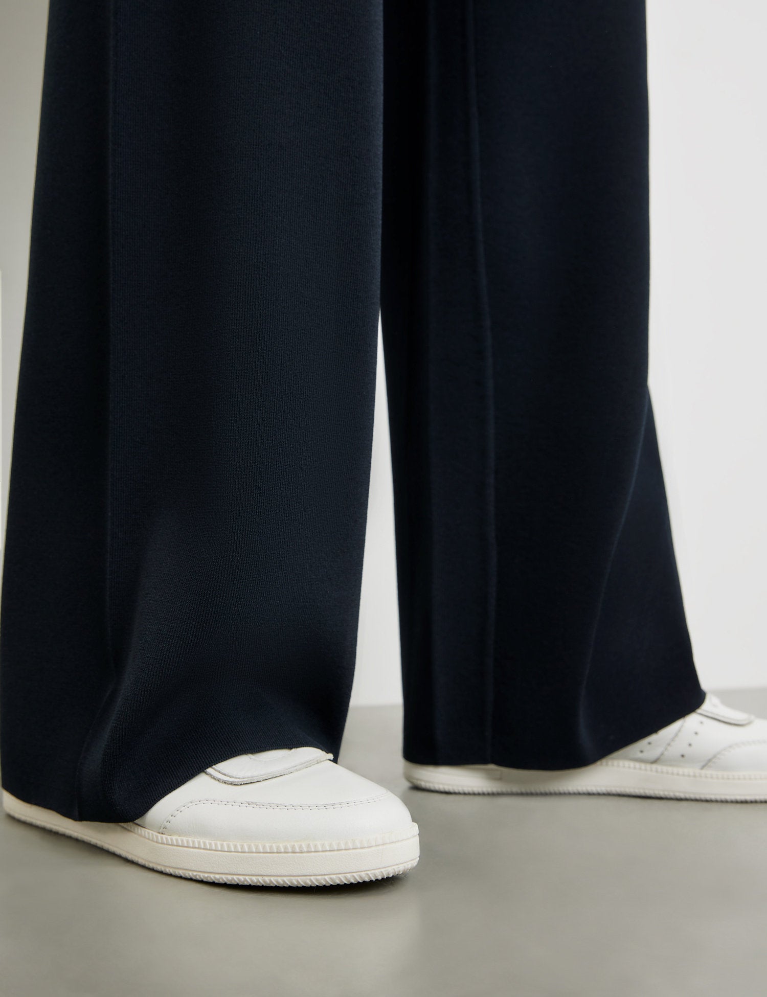 Comfortable Knitted Trousers With A Wide Leg_222199-44740_80890_04