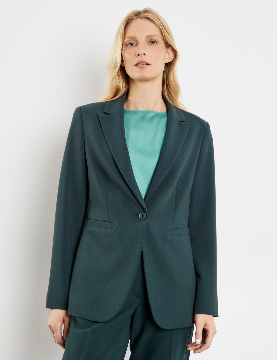 Classic Blazer With A Back Vent_230044-31340_50939_01