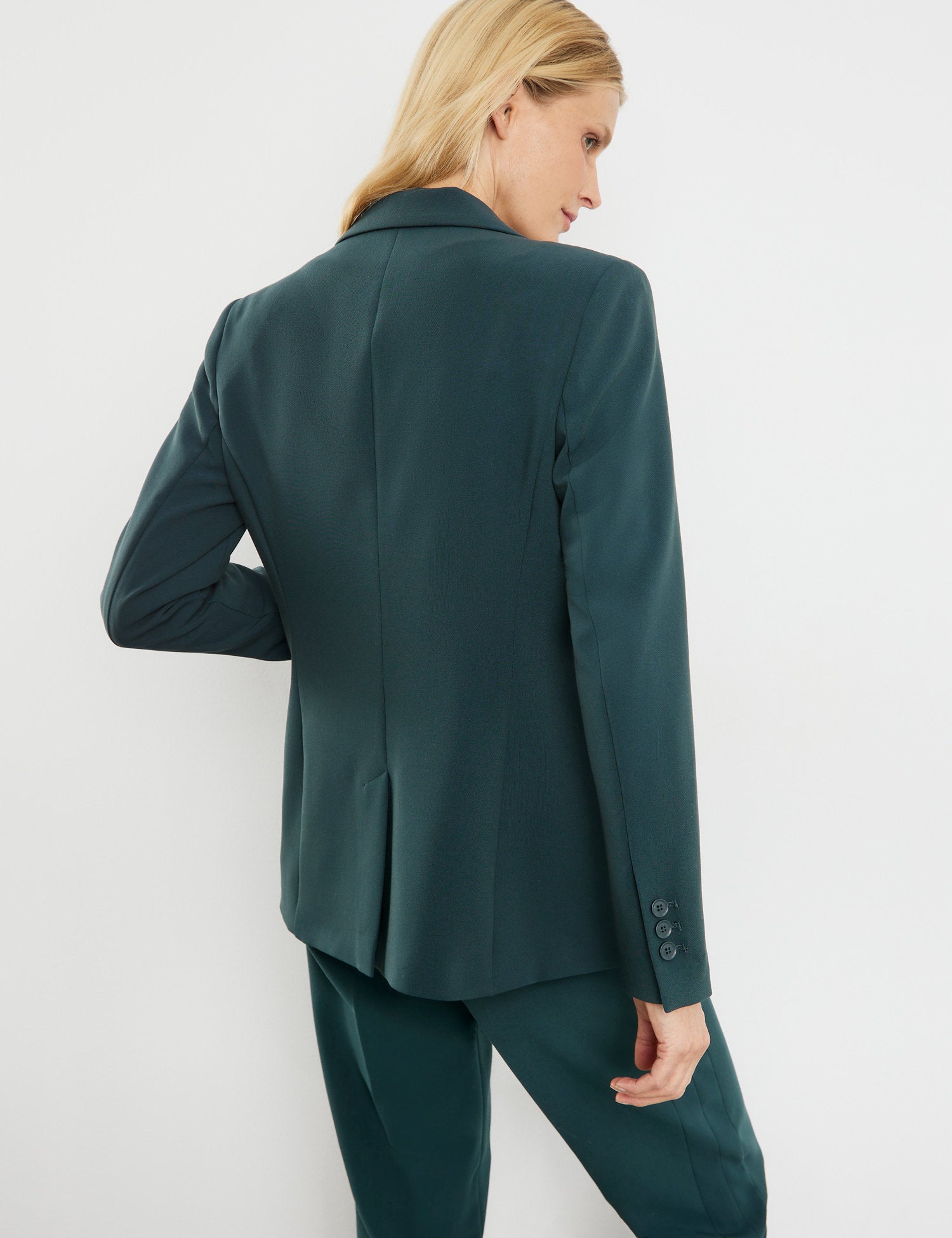 Classic Blazer With A Back Vent_230044-31340_50939_06