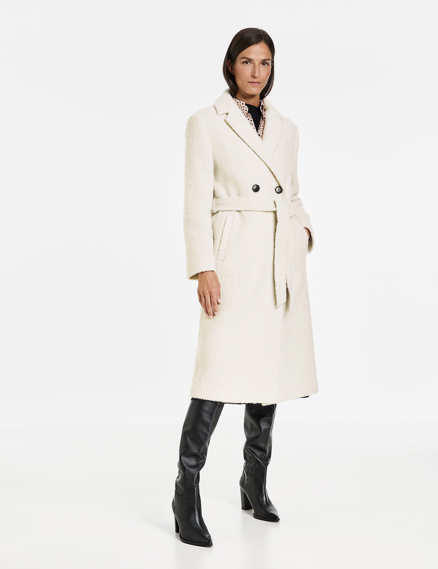 Wool Coat With A Bouclé Finish_250003-31130_99700_07