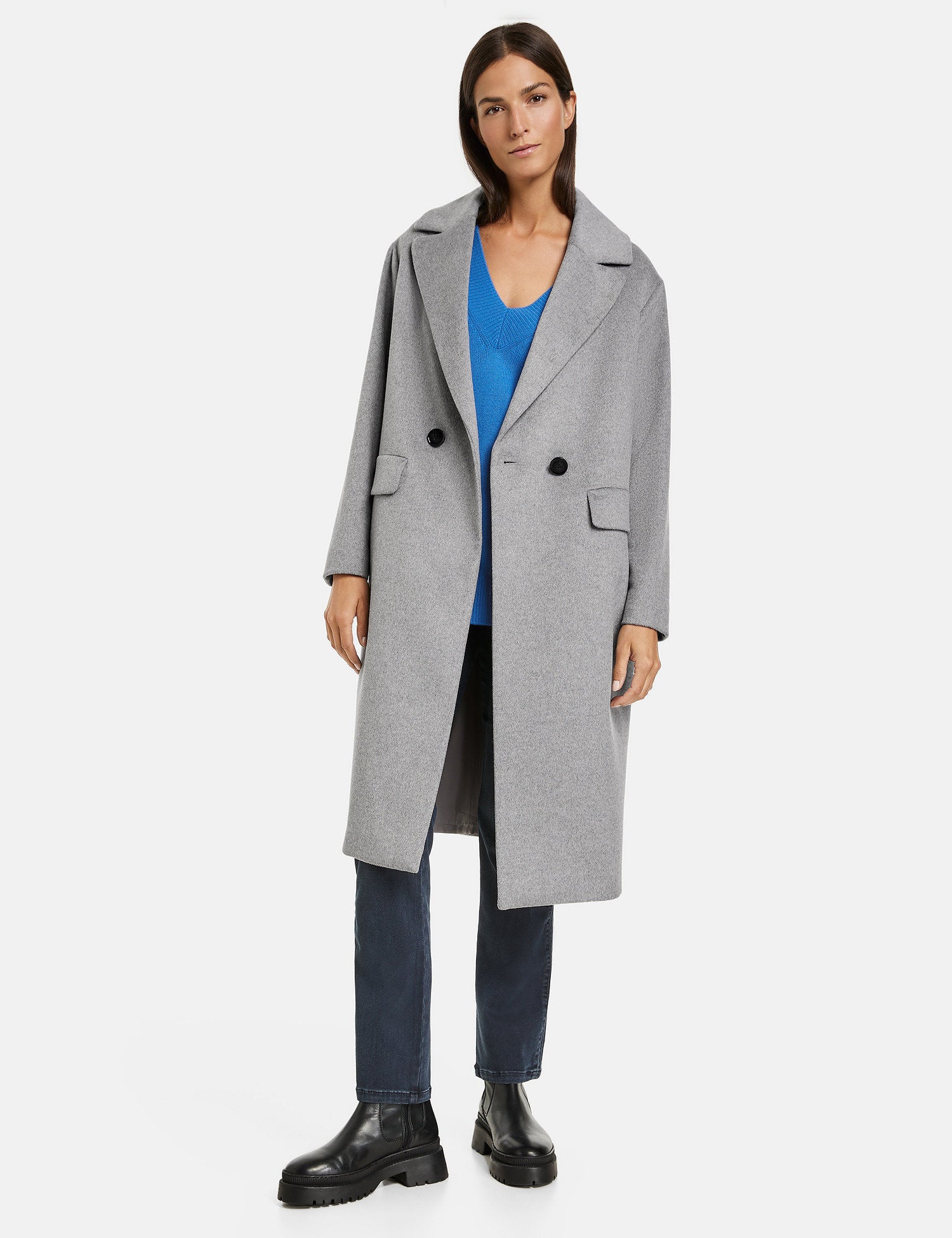 Coat In A Slightly Oversized Cut With Wool_250014-31135_20348_07