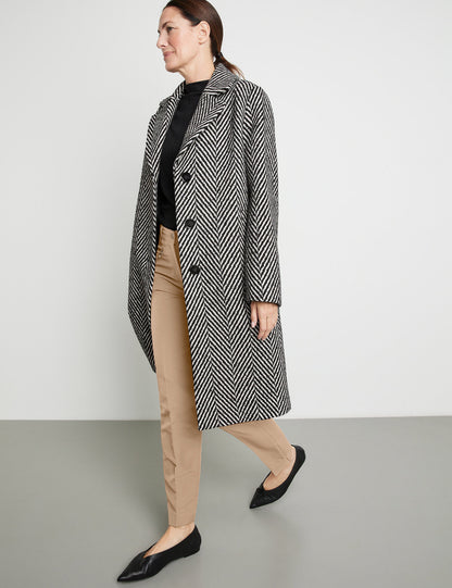 Wool Coat With A Large Lapel Collar_250016-31147_2000_05