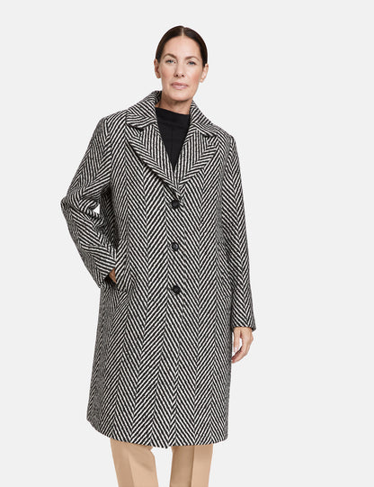 Wool Coat With A Large Lapel Collar_250016-31147_2000_07