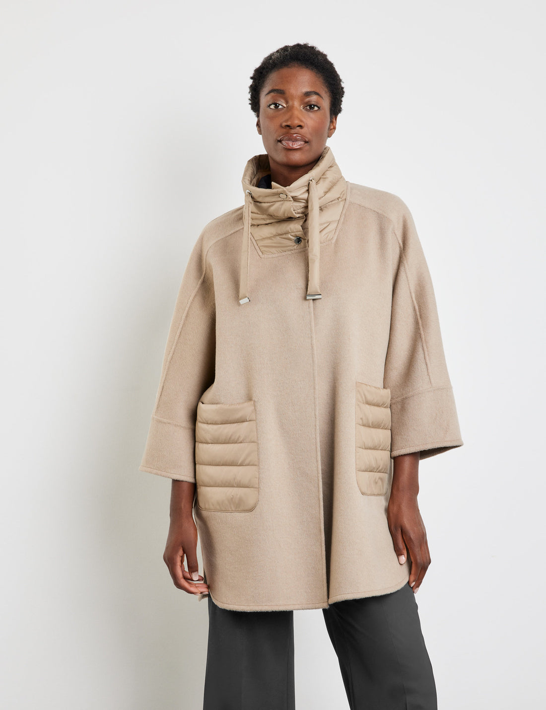 Short Coat With Wool And Fabric Panelling_250216-31135_90165_01