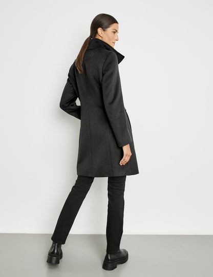Short Wool Coat With A Stand Up Collar_250235-31131_11000_06