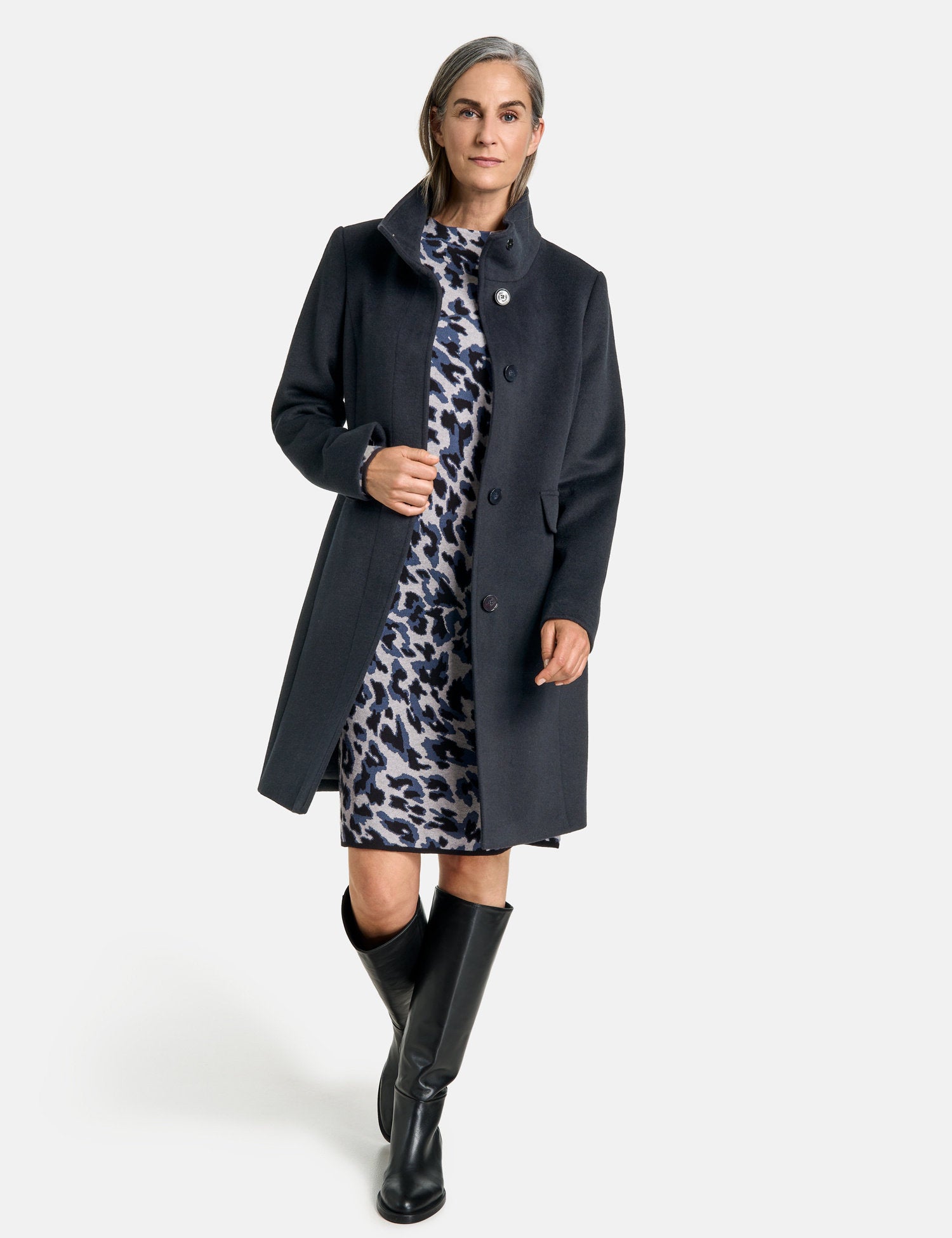 Short Wool Coat With A Stand Up Collar_250235-31131_80880_07