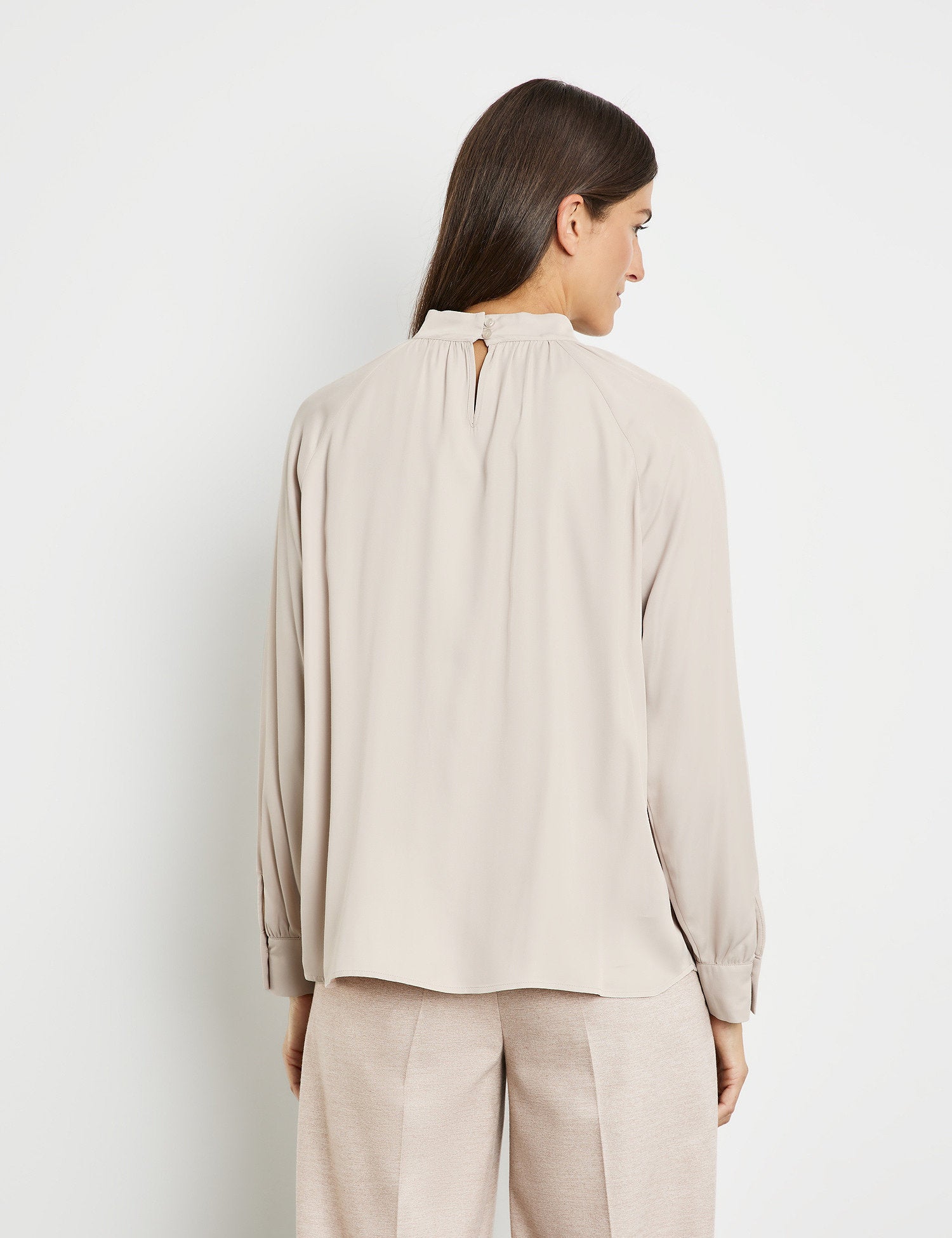 Blouse With A Stand-Up Collar_260016-31410_90544_06