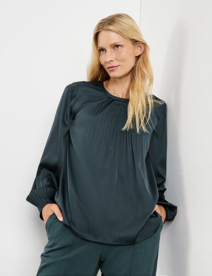 Flowing Pleated Blouse_260045-31434_50939_05