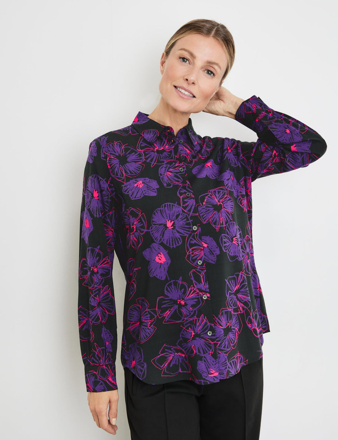 Long Sleeve Blouse With A Floral Pattern_260050-31445_1038_01