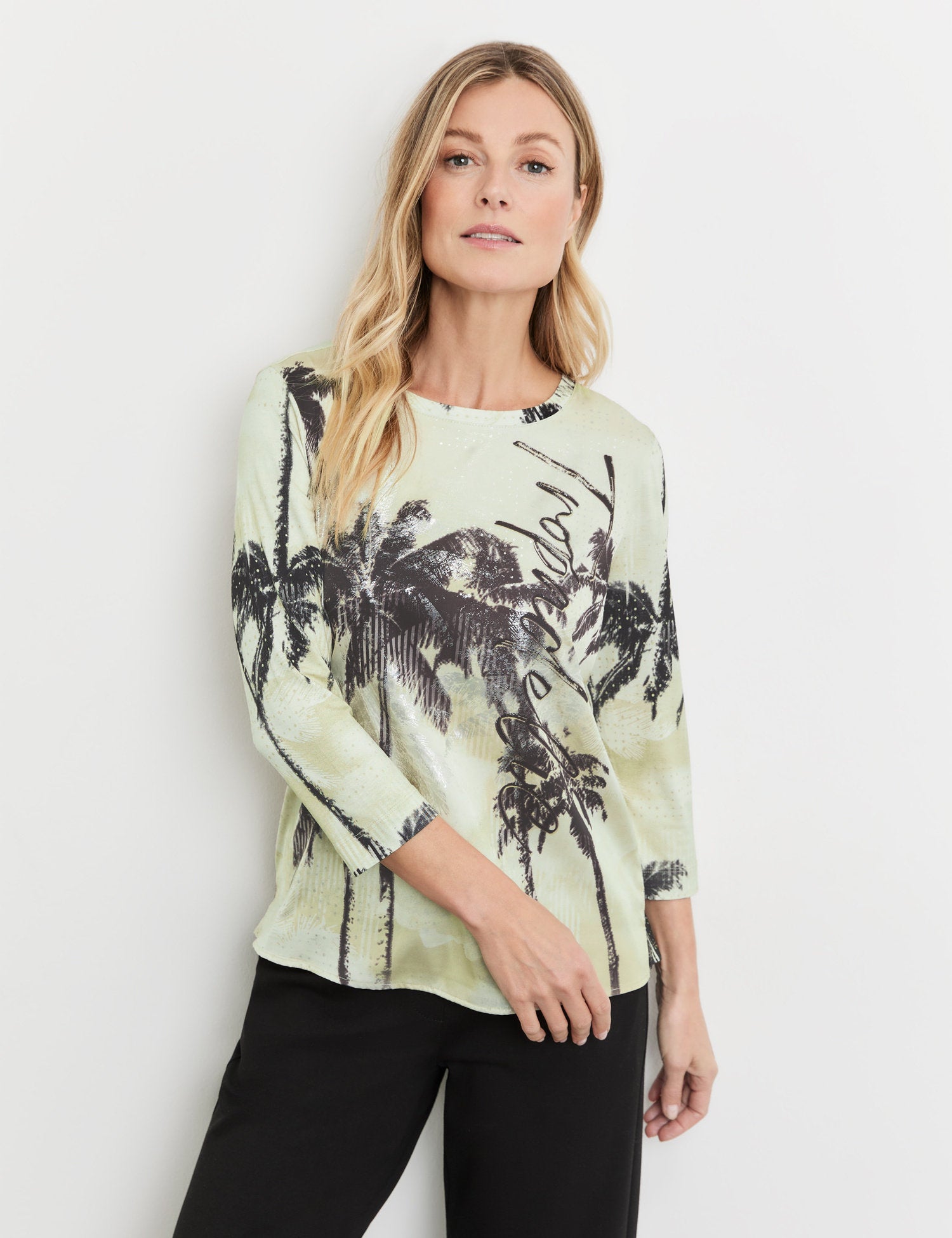 3/4-Sleeve Top With Fabric Panelling And Lettering_270056-44002_9099_01