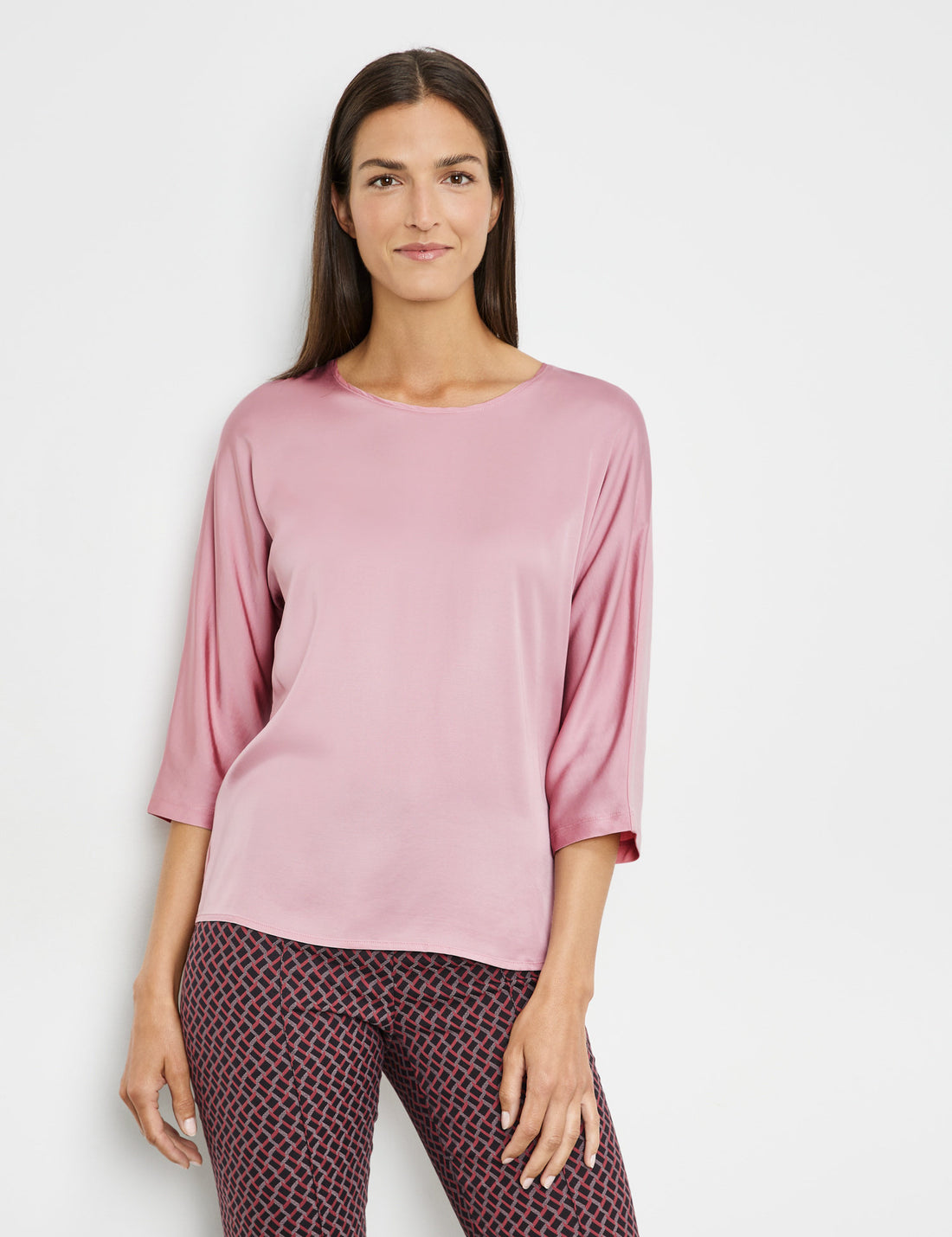 3/4 Sleeve Top With A Fabric Panel And A Subtle Sheen_270229-35033_30907_01