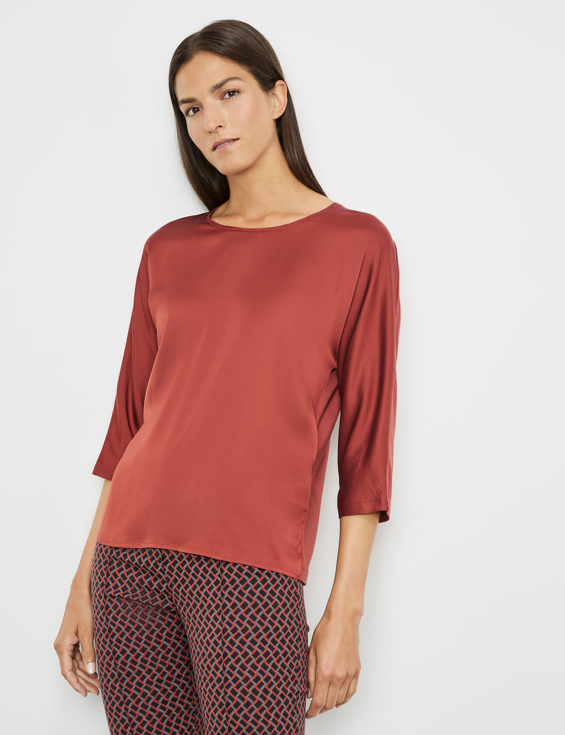 3/4 Sleeve Top With A Fabric Panel And A Subtle Sheen_270229-35033_60703_01