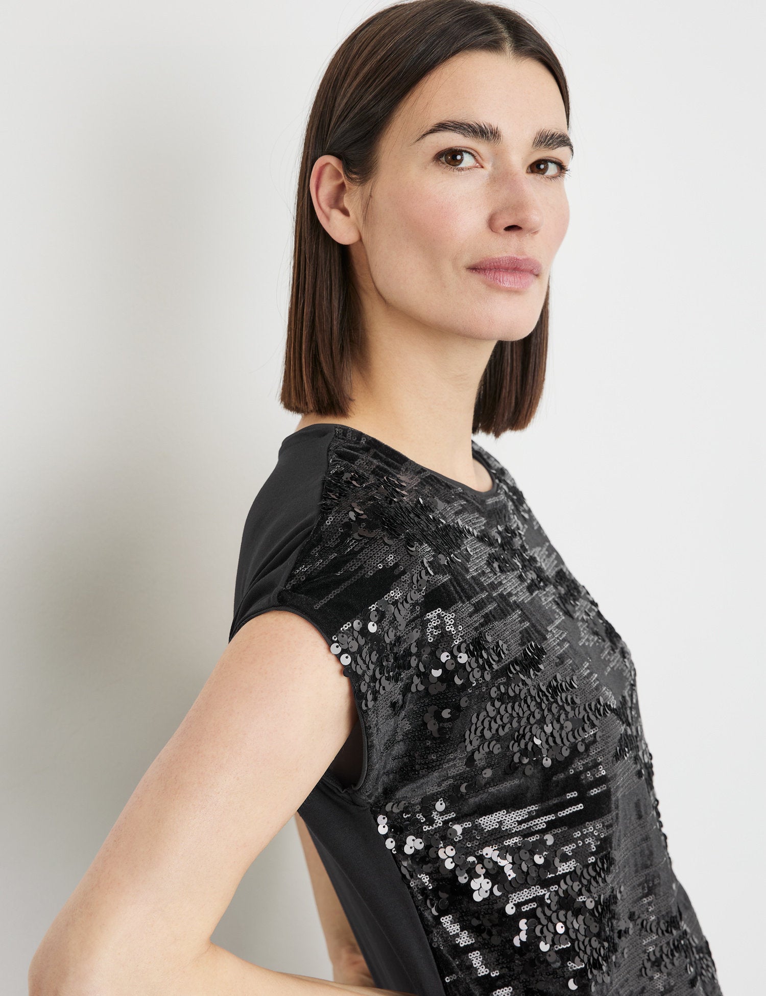 Elegant Top With Fabric Panelling And Sequin Embellishment_270249-35046_11000_04