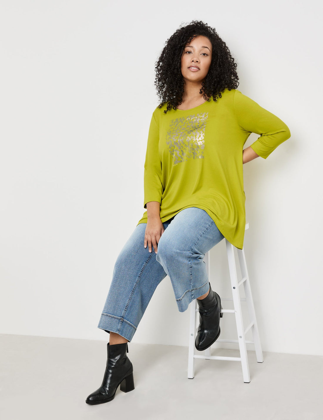 Flared 3/4-Sleeve Top With A Metallic Print Samoon