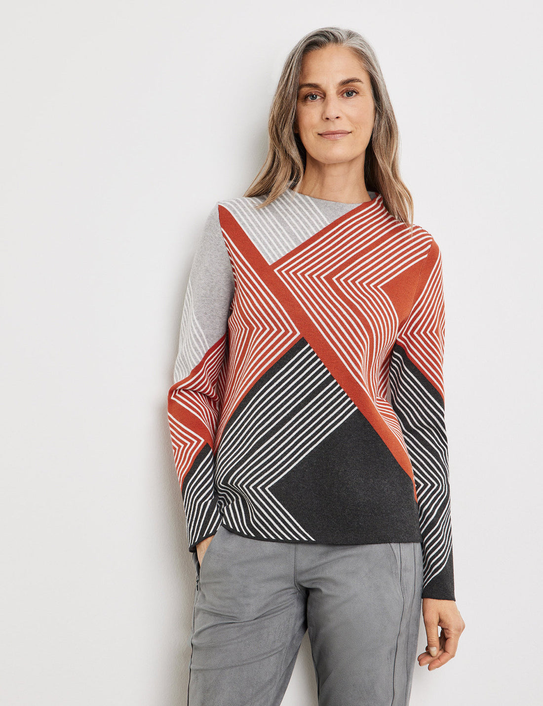 Jumper In A Jacquard Look With A Graphic Pattern_271012-35701_2070_01