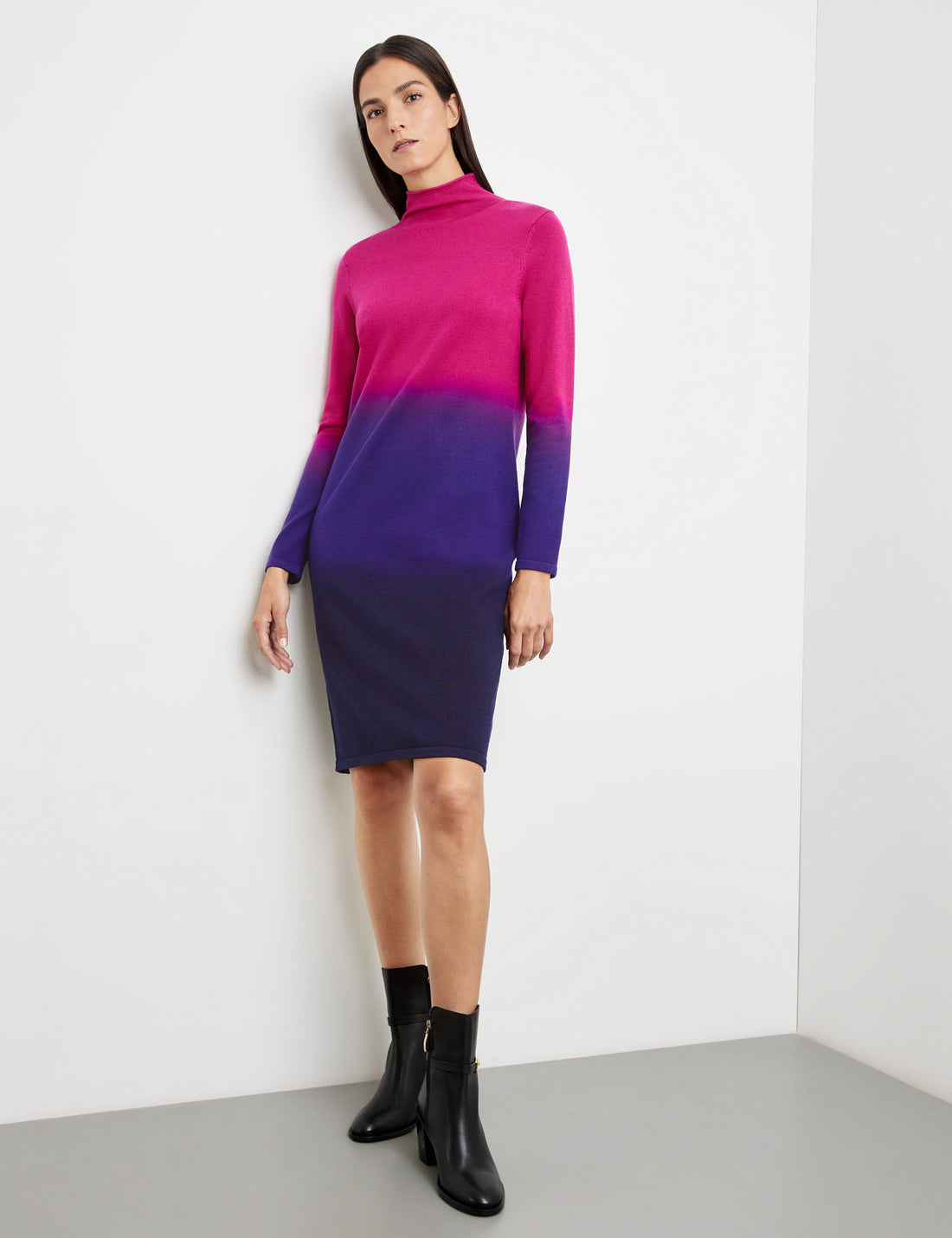 Knitted Dress With A Stand-Up Collar And Colour Graduation_280053-35708_3038_01