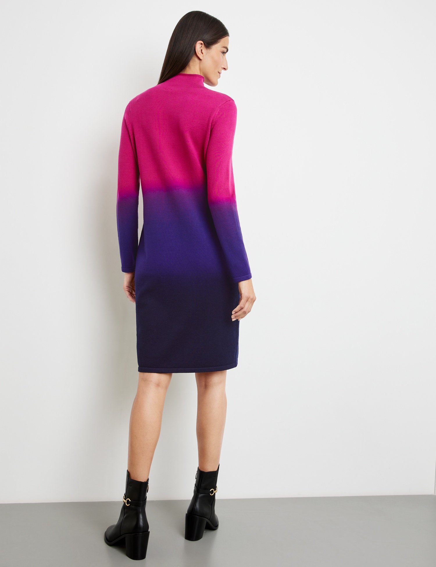 Knitted Dress With A Stand-Up Collar And Colour Graduation_280053-35708_3038_06
