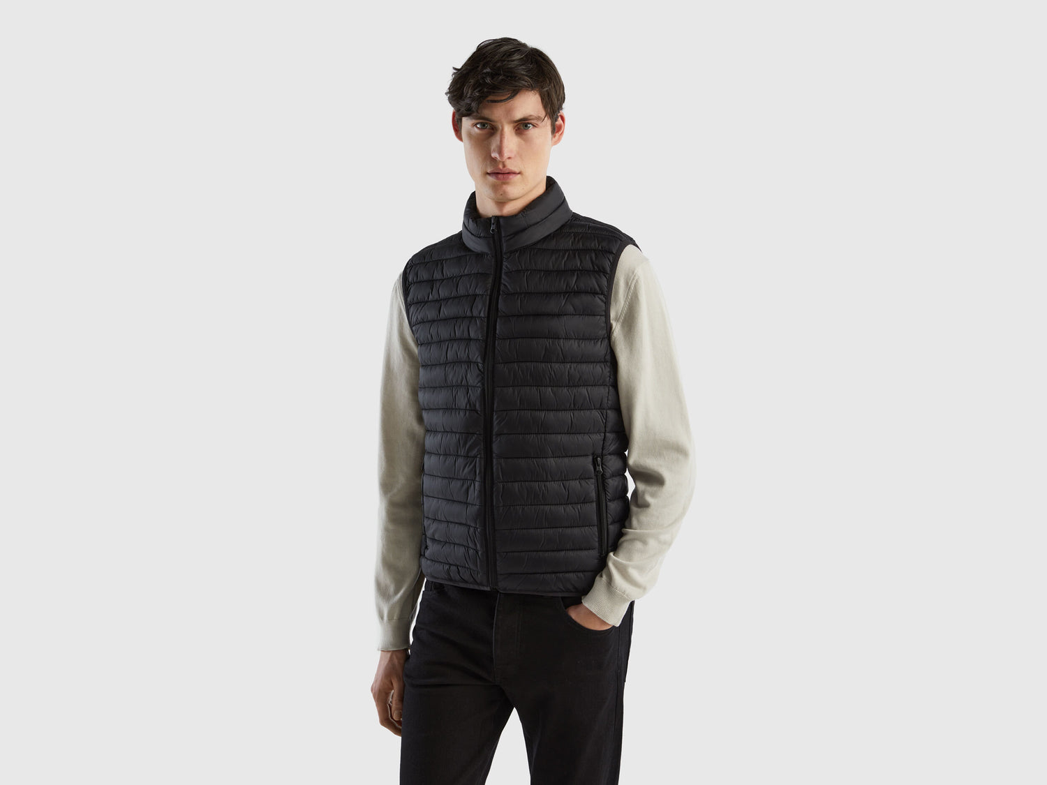 Sleeveless Puffer Jacket With Recycled Wadding_2BA2UJ005_100_01