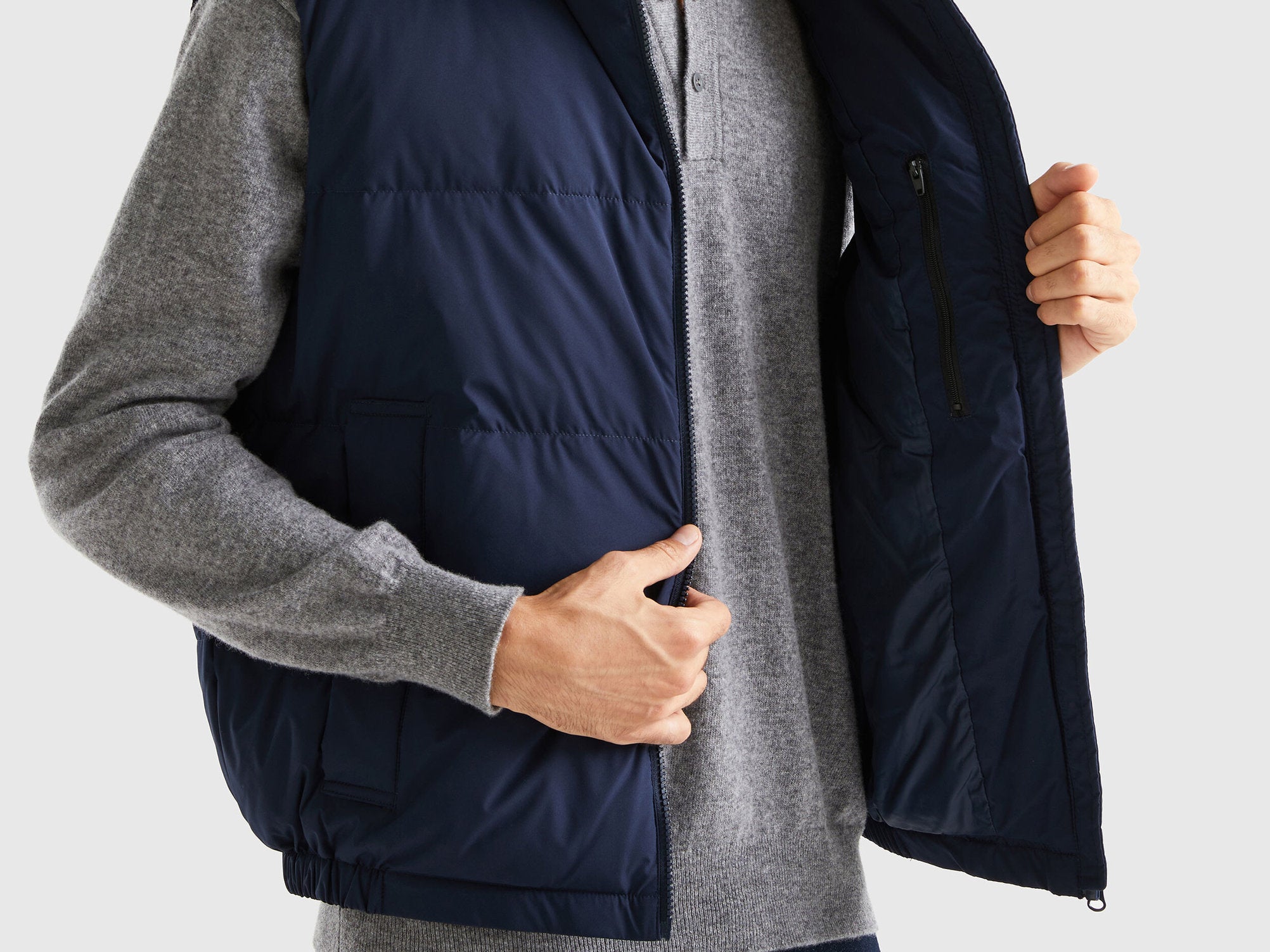 Sleeveless Padded Jacket With Recycled Down_2JF8UJ008_016_04