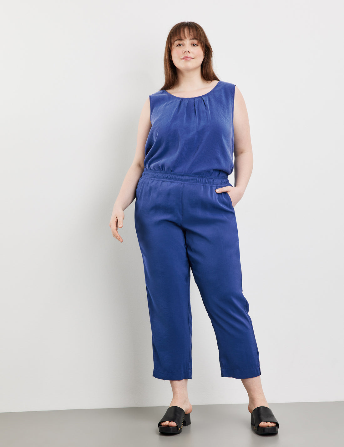 3/4-Length Trousers With A Subtle Shimmer, Mia