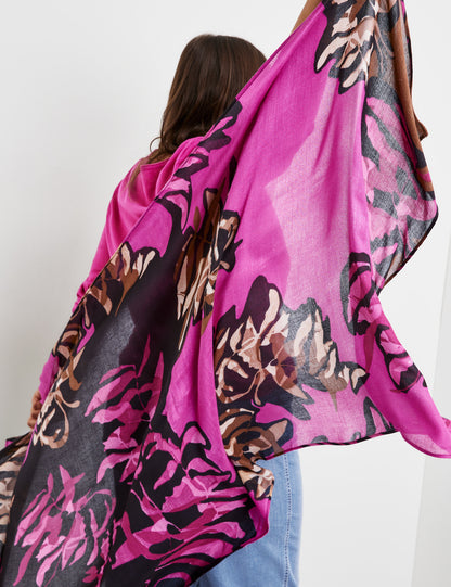 Lightweight Scarf With A Print_300202-23301_3392_04