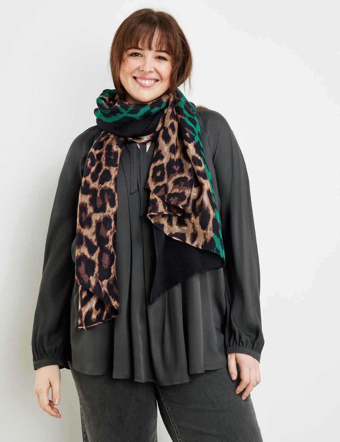 Leopard Print Scarf_300203-23302_1102_01