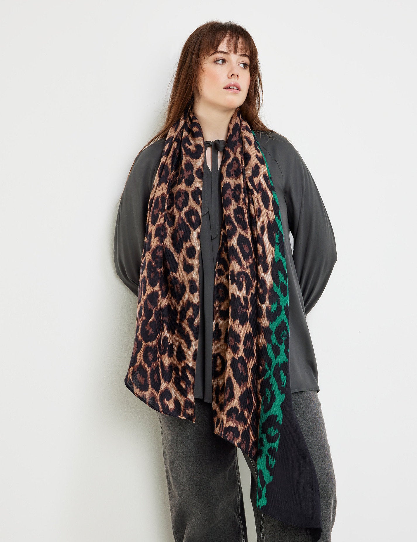 Leopard Print Scarf_300203-23302_1102_05