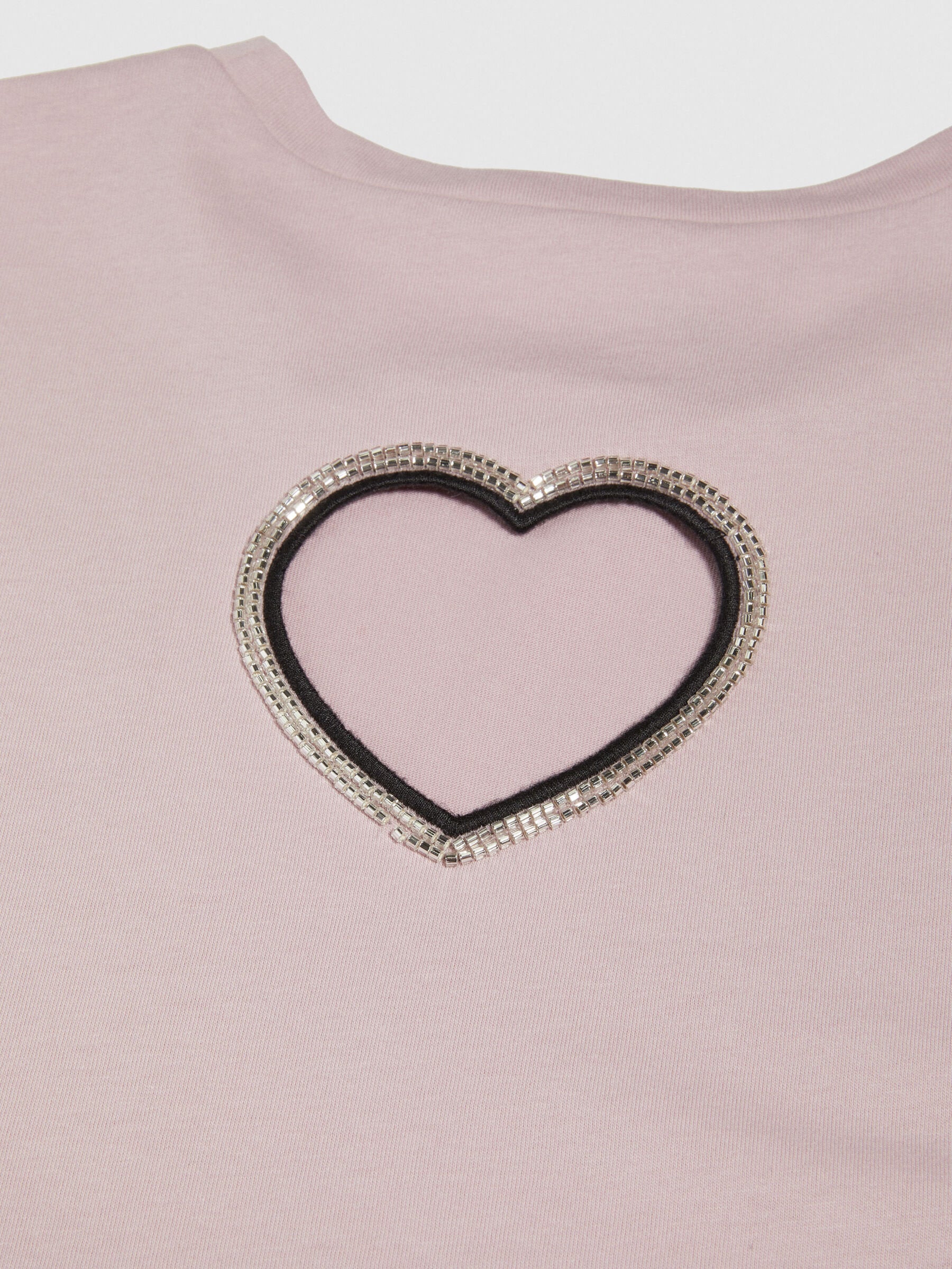 T Shirt With Cut Out Heart_3096X1038_24D_03