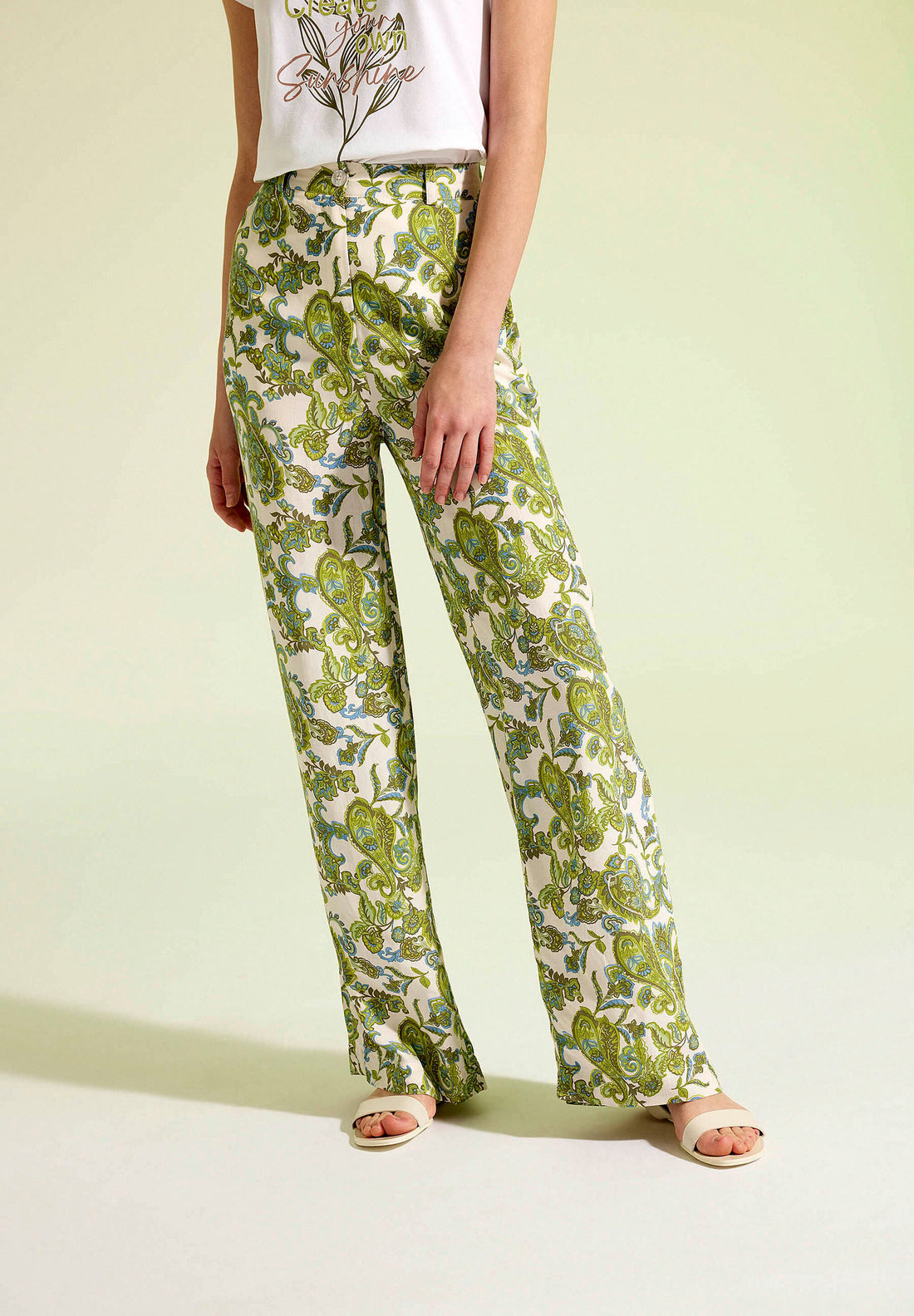 Multi-Color Paisley Print Palazzo Trousers_01