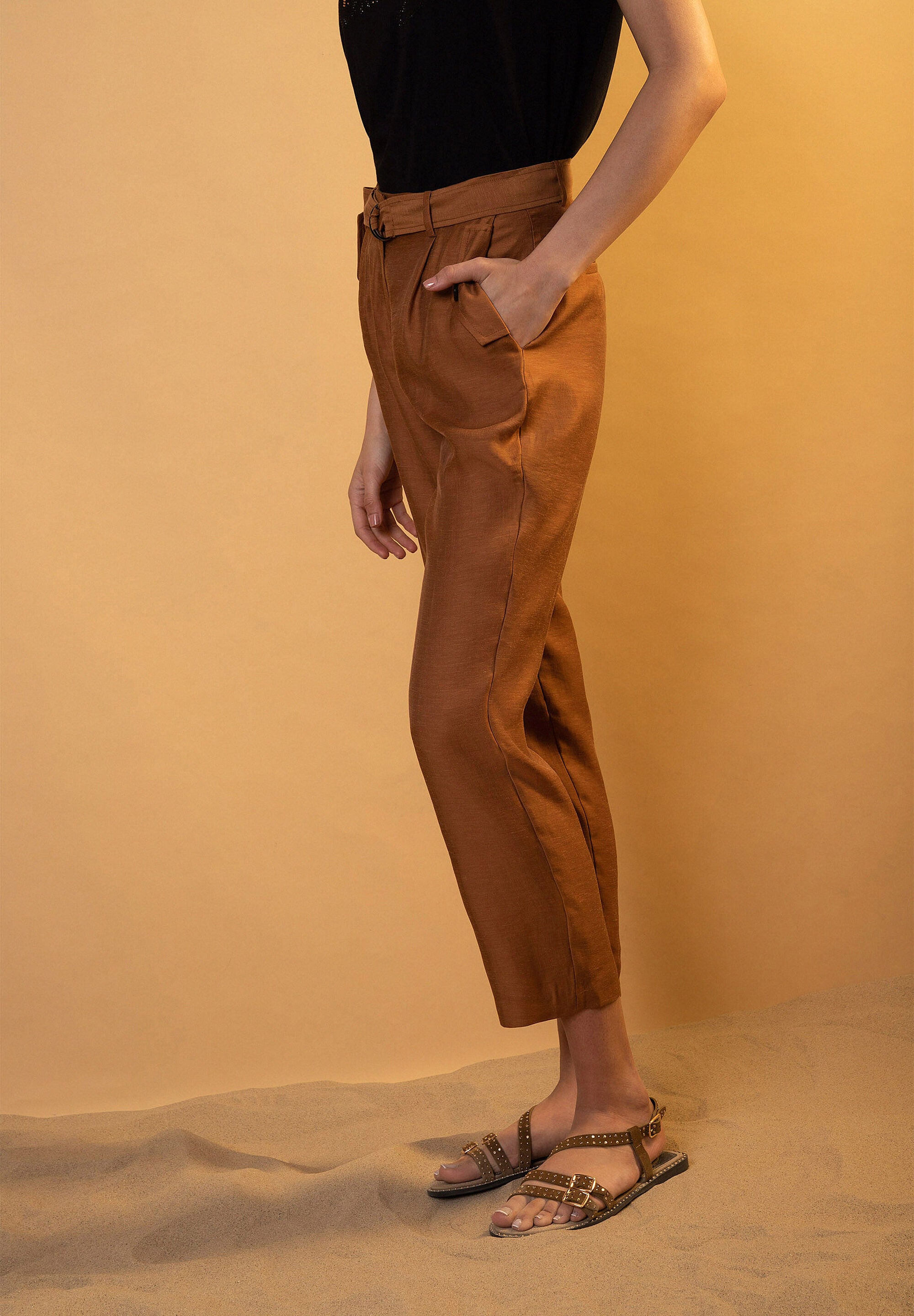 Orange Cropped Tapered Trousers With Belt_02