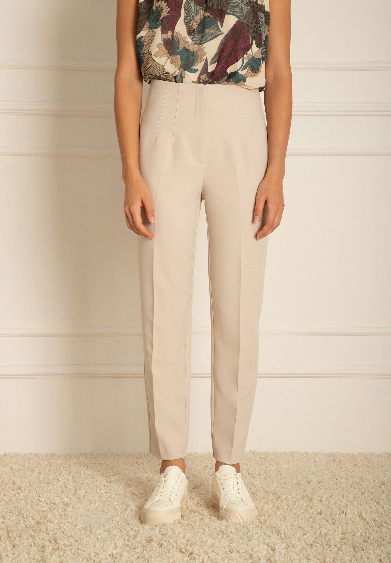 White Cropped Dress Trousers_05