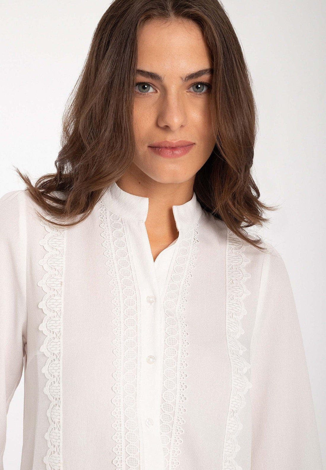 Off White Blouse With Lace Details_31082054_0041_02