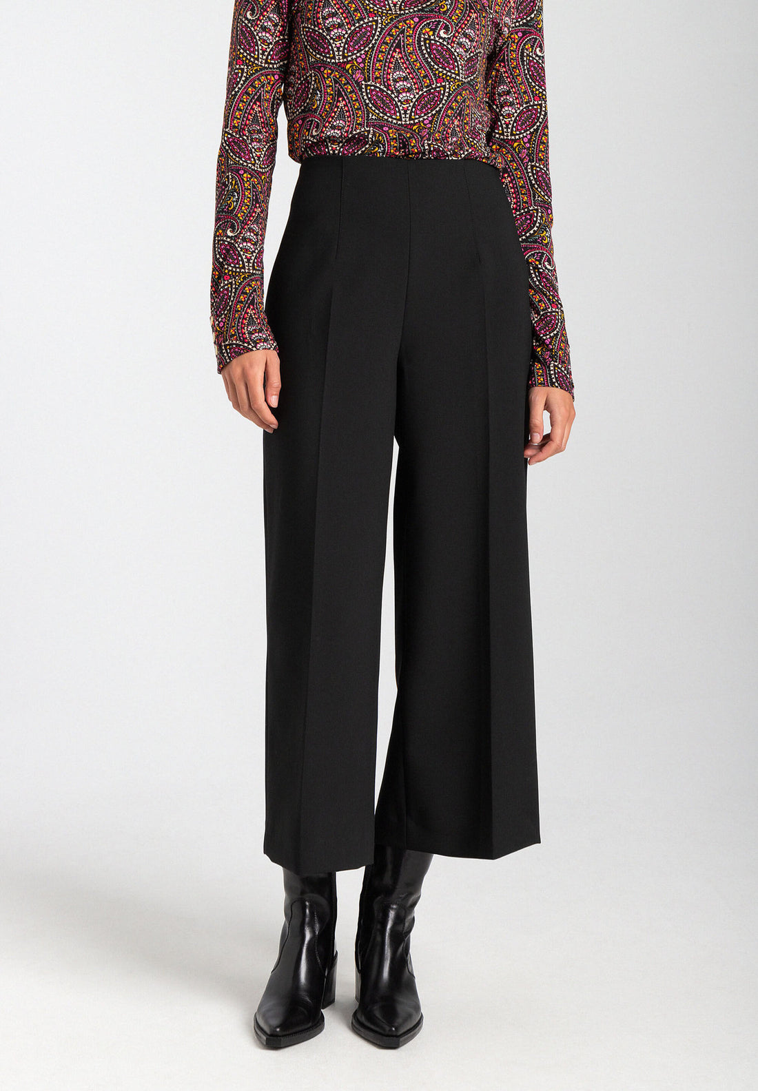 Black Culotte Style Trousers_31104052_0790_01
