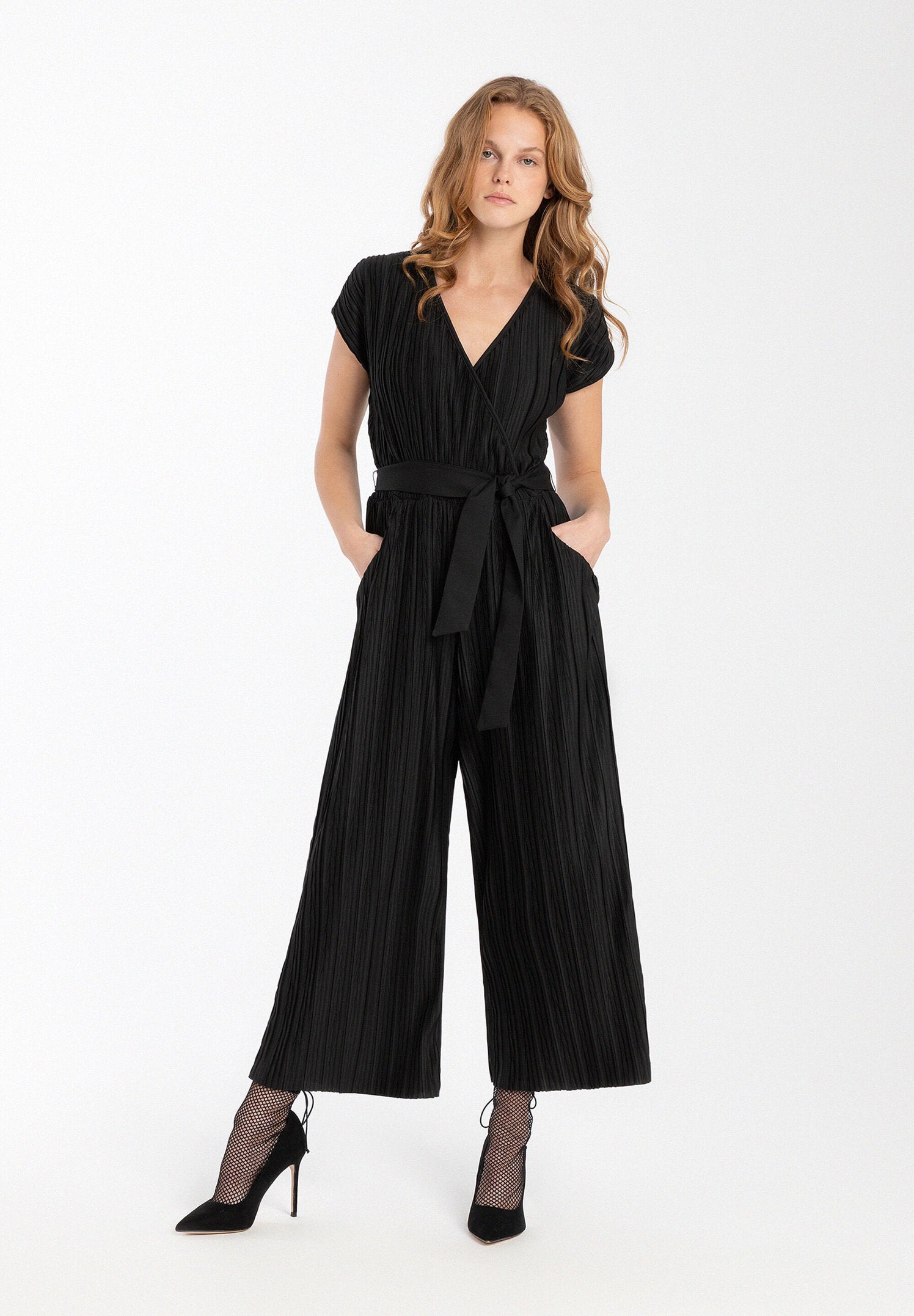 Black Jumpsuit With Pleats_31654681_0790_02