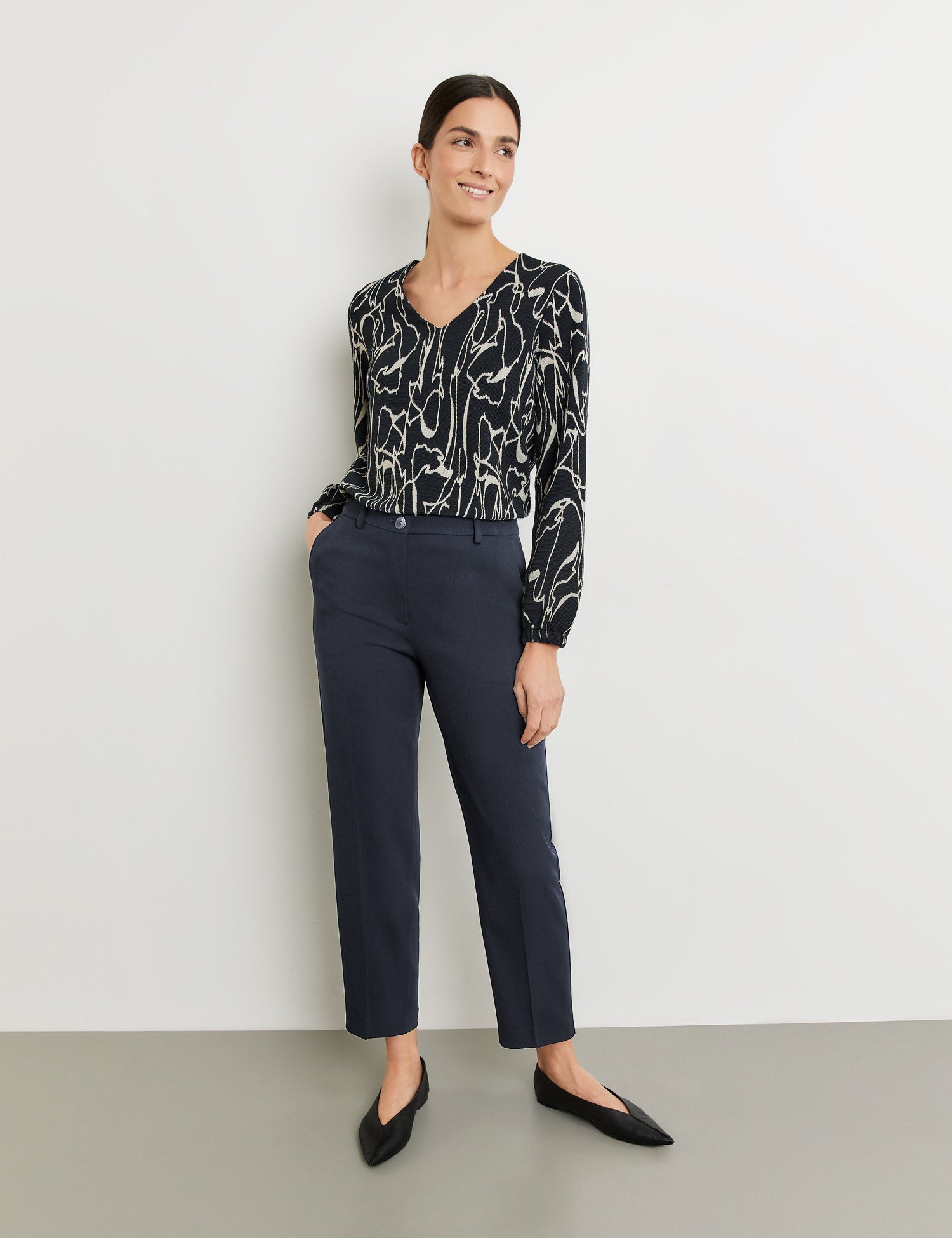 Elegant 7/8-Length Trousers_320008-31250_80890_01